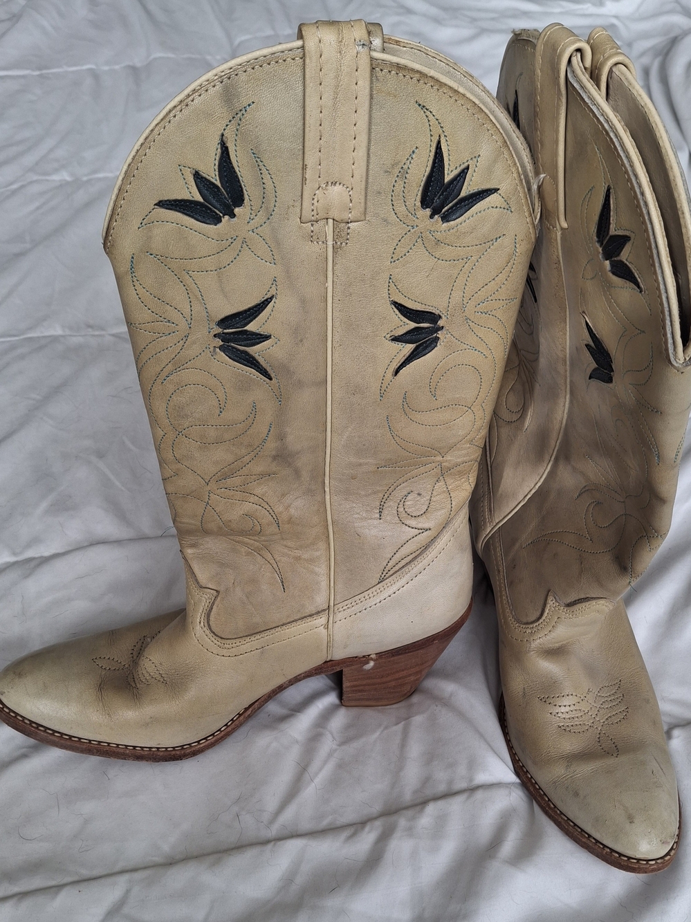 Vintage Acme Western Boots with Embroidered Accents